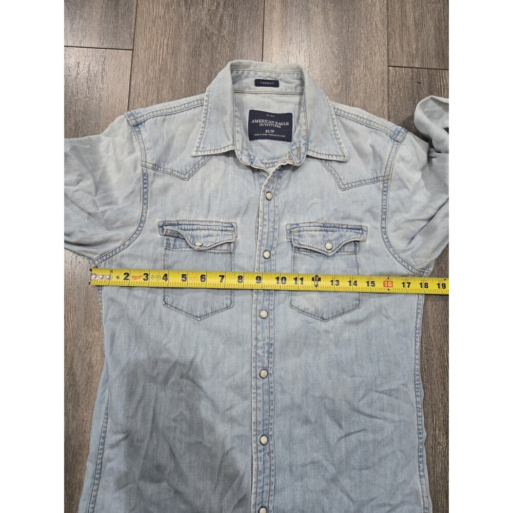 American Eagle Womens XS Vintage Fit Denim Western Shirt Pearl Snap Light Wash - Picture 5 of 6